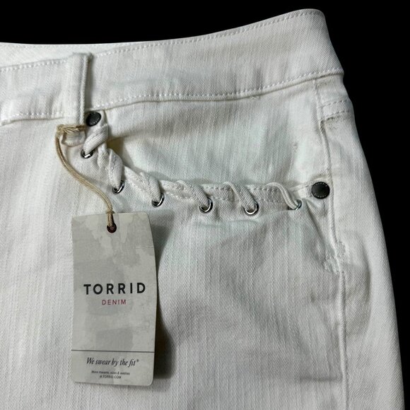 Torrid White Denim Shorts Lace Up Pockets Women’s 24 - Picture 3 of 9